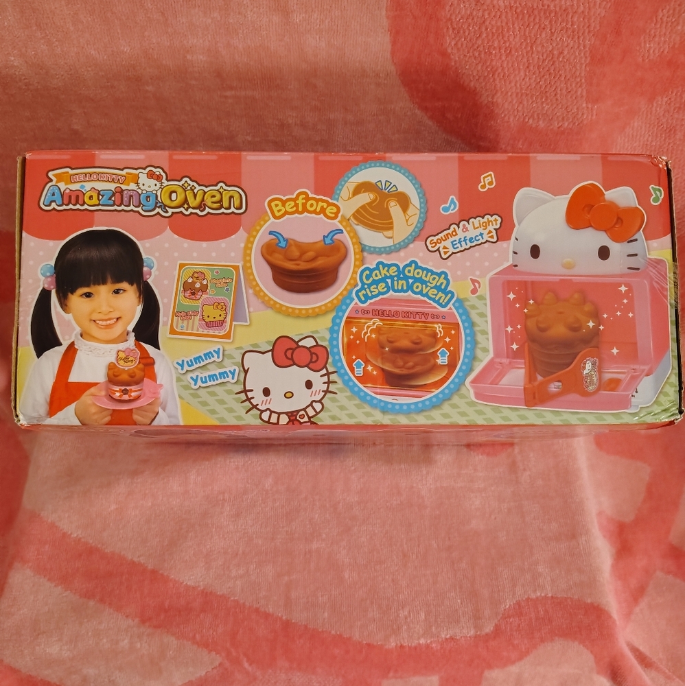 EXCLUSIVE - Hello Kitty Amazing Oven Playset - Picture 11 of 13